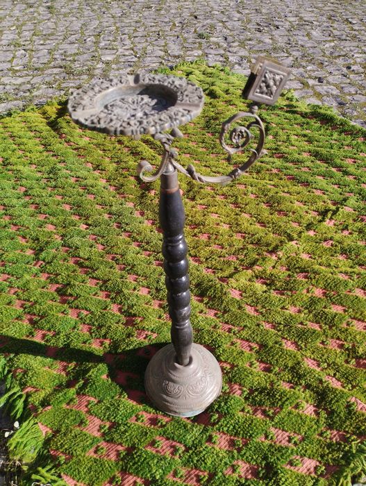 Cinzeiro de pé, antigo