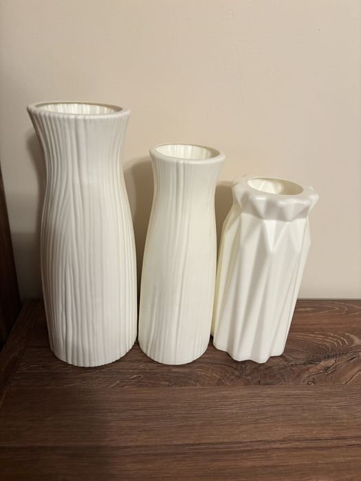 Zestaw trzech wazoników