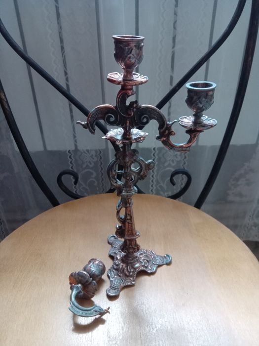 Старинный подсвечник.