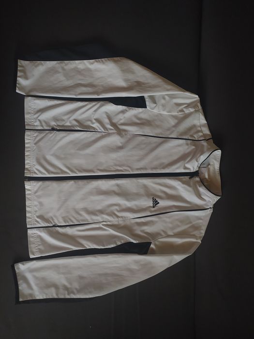 Biała kurtka w czarne paski Adidas