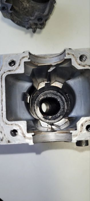 Продам   циліндр із піддоном. До 180 штиля.