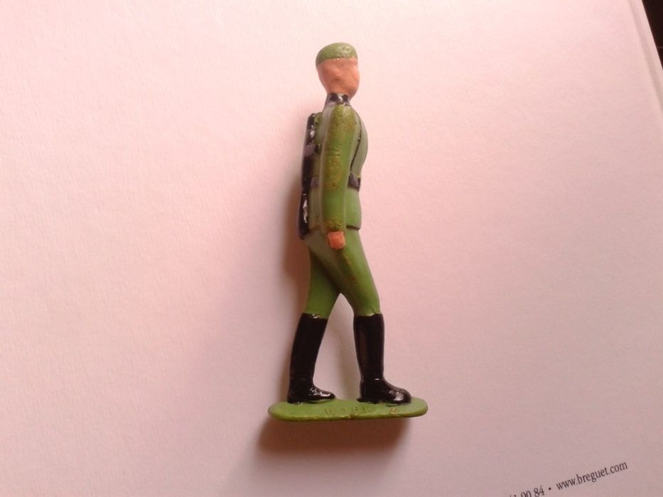 Большой солдатик СССР очень редкая игрушка.