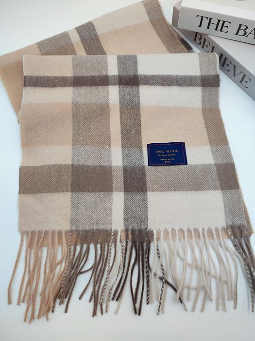 Szalik wełniany z frędzlami klasyczny casualowy wool basic capsule