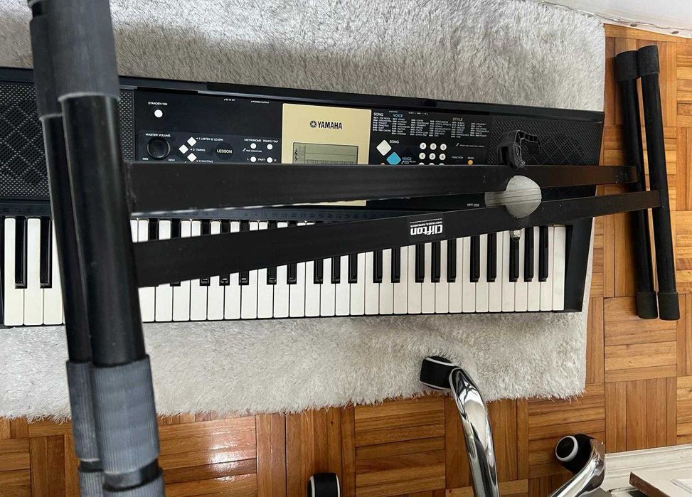 Teclado Yamaha PSR-E223