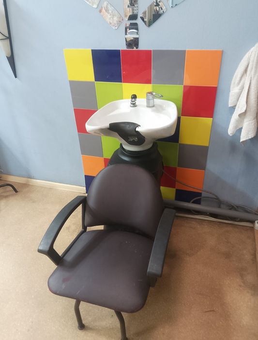 Мийка перукарська та інще обладнання для перукарень і салонів краси