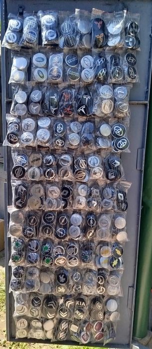 Заглушки, ковпачки в диски титанові, наклейки , емблеми на капот і баг