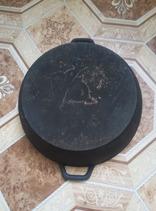 Чугунні  сковородки.
