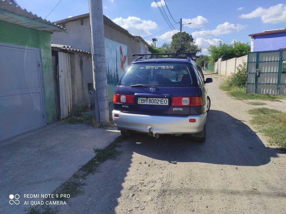 Автомобіль Toyota Picnic