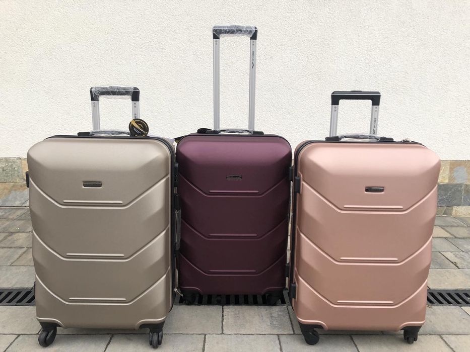 Чемодан дорожный валіза на 4 колес Нова Нові