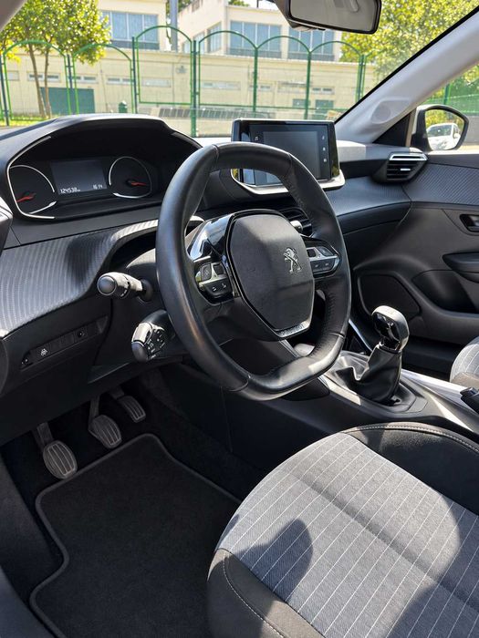 Peugeot 208 Allure Pack - Branca