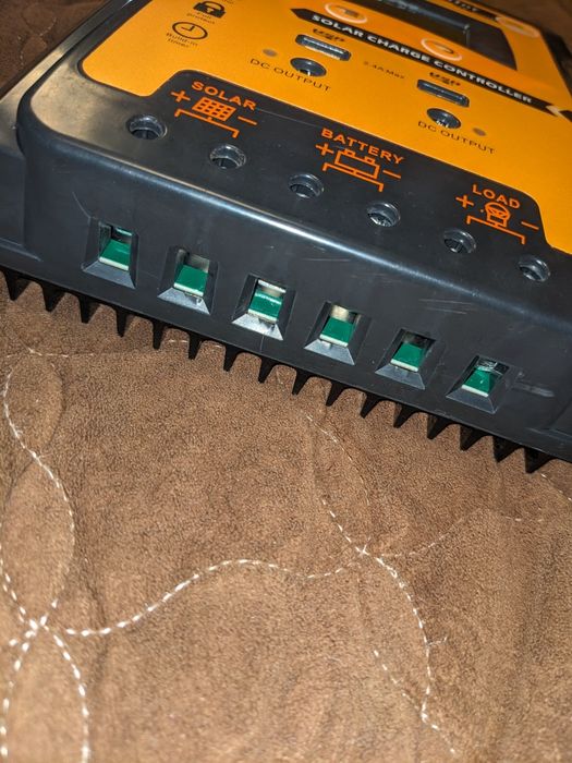 Контролер заряду сонячних панелей PVSC70A 70А 12/24В