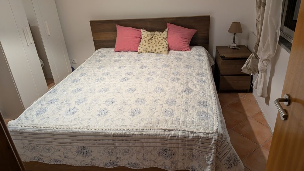 Cama  IKEA 2.00m por 1.60m