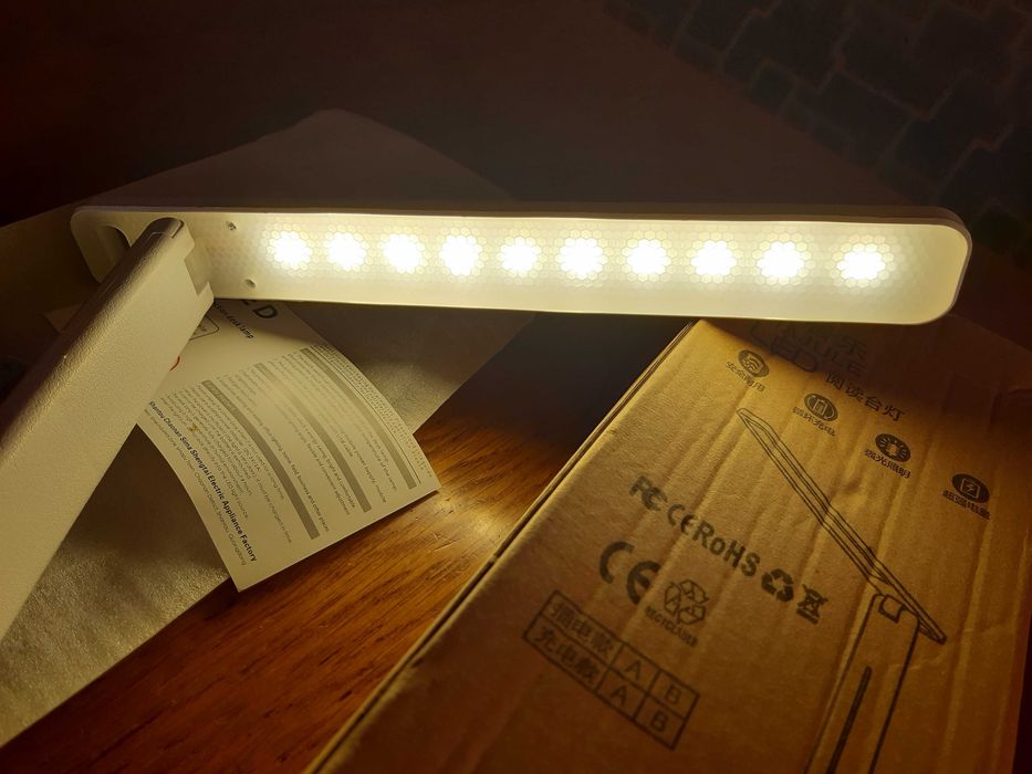 Аккумуляторная LED  настольная лампа 3 режима.