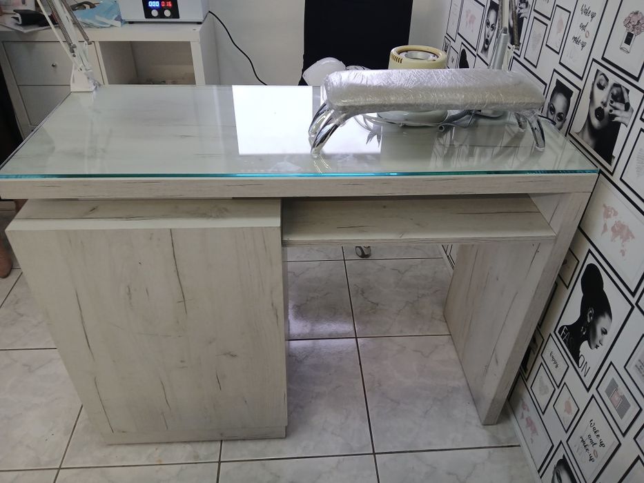 Mesa manicure como nova