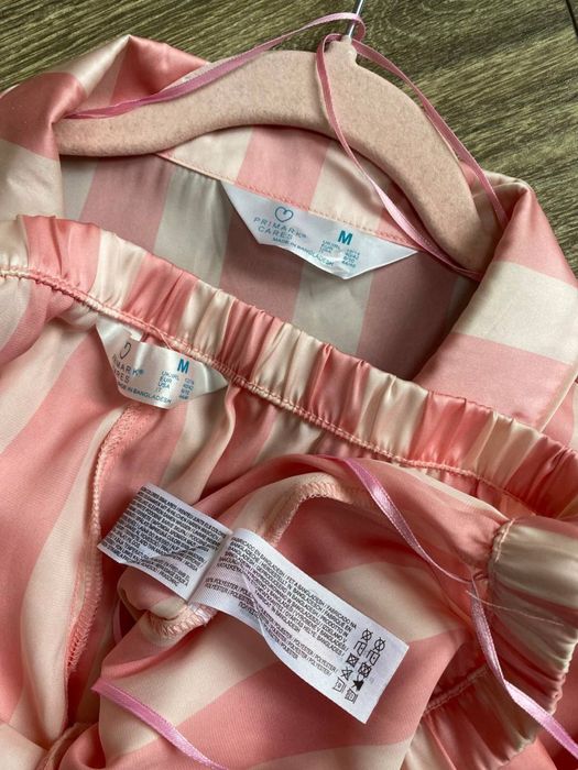 Атласний піжамний комплект від Primark у рожевому смугастому стилі М 46-48