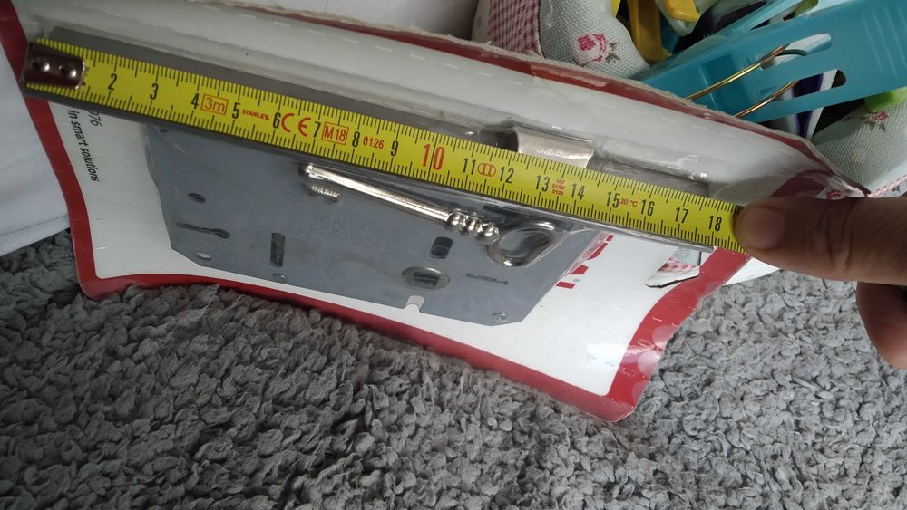 Puxador e fechadura de portas interiores