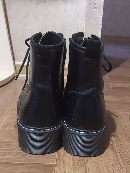 Чёрные женские сапоги "Мартинсы", 40 размер
