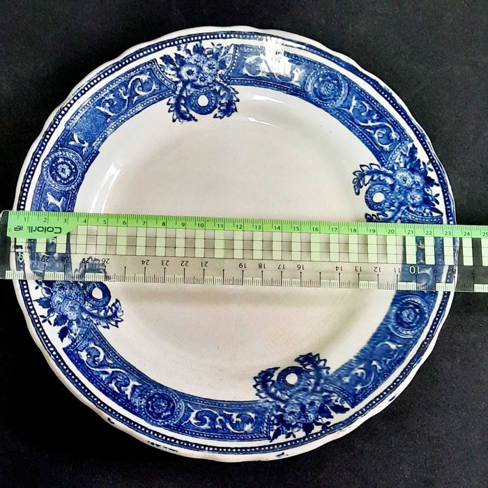 Fábrica de louça antiga  Saсavem/Gilman & Etátuas.