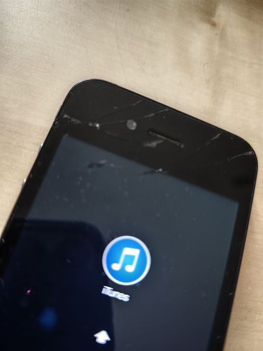 iPhone 4 , Model A1332 (Uszkodzony / Na części) – sprawny wyświetlacz LCD