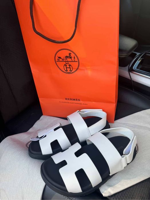 Босоніжки, слінгбеки, сандалі в стилі Hermes