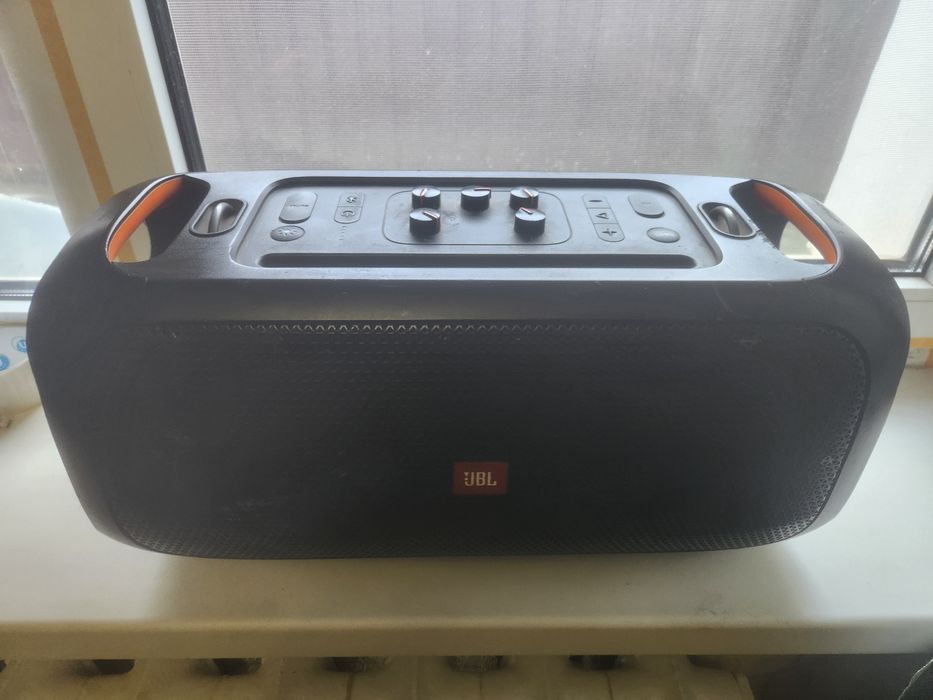 JBL party box on-the-go  6500