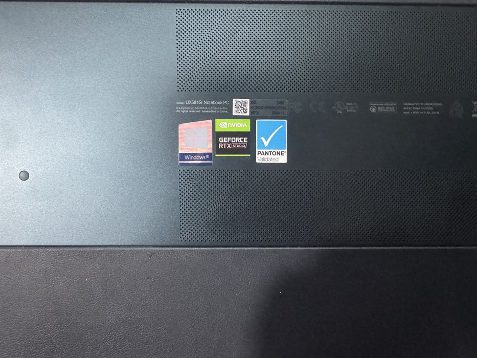 Portátil ASUS ZenBook Pro Duo (UX581GV) - Ecrã Duplo / i7 / 16GB / RTX 2060
