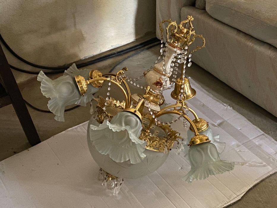 Lustre com seis candeeiros, estilo clássico