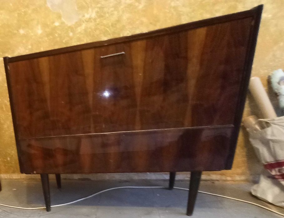 Sprzedam stylową używaną drewnianą szafkę-komodę, retro, PRL.