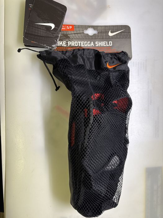 Ochraniacze pilkarskie nike protegga shield