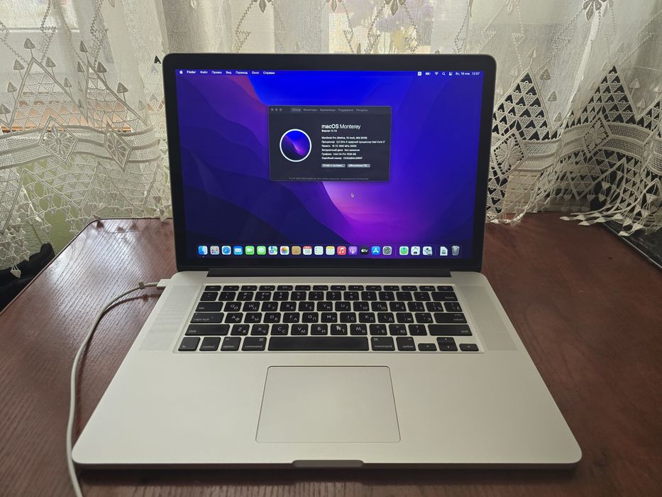 Macbook pro 15 2015 16/512 silver ідеальний стан! акб 100%