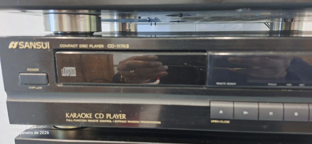 Toca CD sansui bem estimado