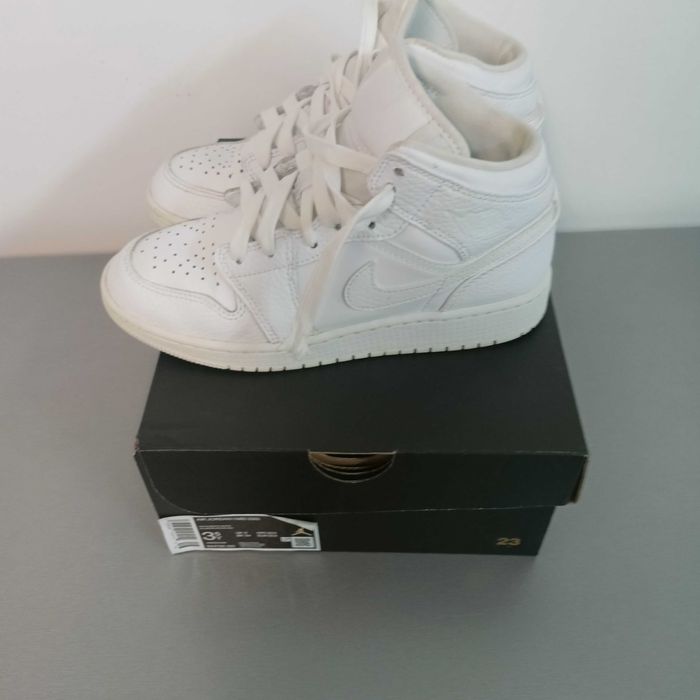Buty  dla dziewczynki rozmiar 35.5 Jordan.