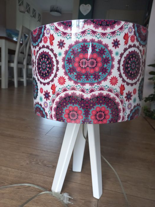 Lampa stojąca z kloszem