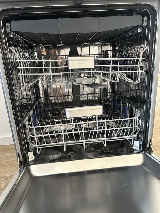 Máquina de Lavar Loiça BEKO DEN38530XAD – Ótimo Estado