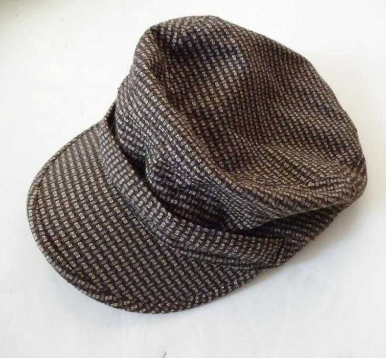 Czapka Zimowa Z Daszkiem Pepitka W Brązach, Ładna i Praktyczna