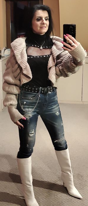 Beżowy sweterek, na chłodne dni