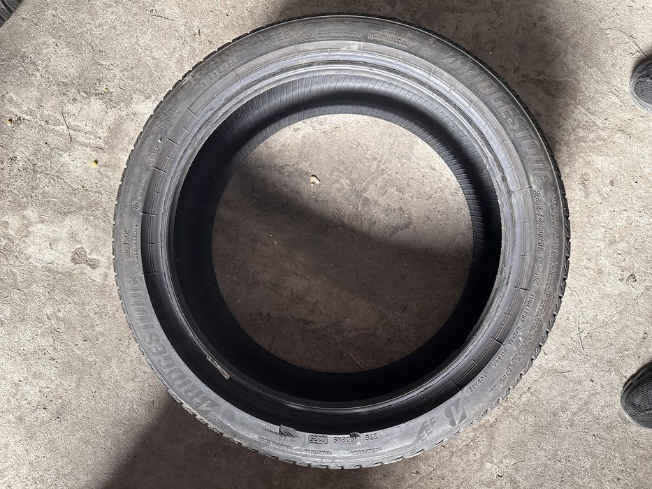 Opona letnia 245/40/19 Bridgestone