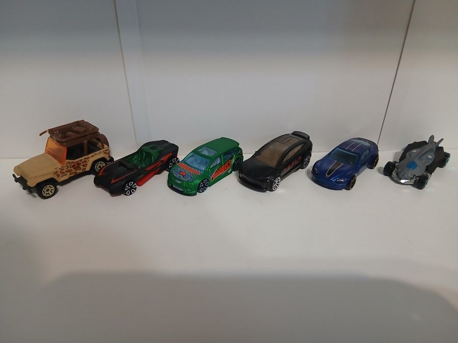 Машинки Hot Wheels і інші бренди