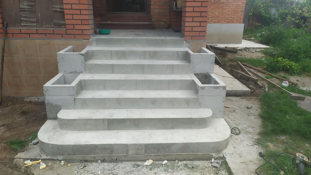 Бетонні сходи, бетонная лестница