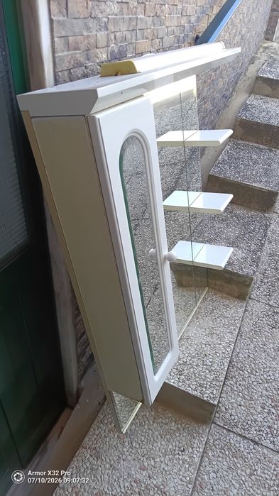 Espelho de WC com parteleiras