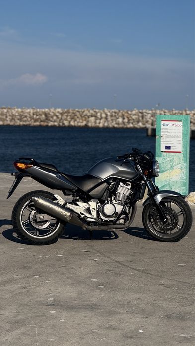Honda CB500F.