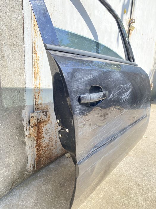 Двері та скло бокове Опель Зафіра Б чорні в зборі