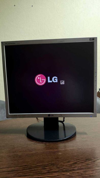 Монітор LG Flatron L1753S 17" (VGA, робочий) у повністю робочому стані.