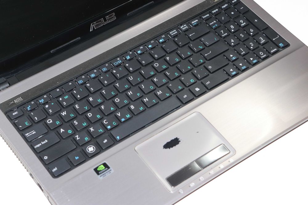 ASUS K53SJ - Core i3-2310M GeForce GT520M, 6GB DDR3, SSD 120GB HDD 500