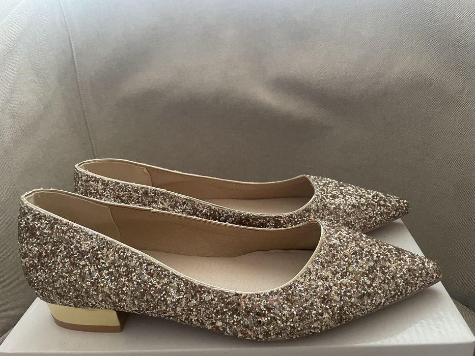 Sapatos rasos, de lantejoulas dourado - 39 Nunca usados