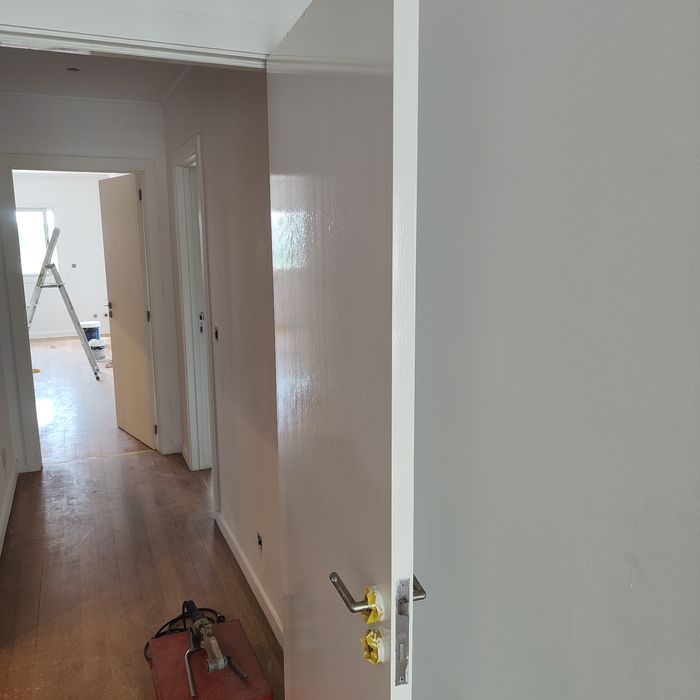 Serviços de pintura. E muito mais.