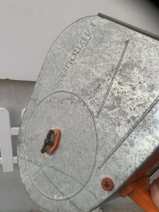 Máquina Manual de Projeção de Reboco “Le Moustic” – La Tyrolienne (França)