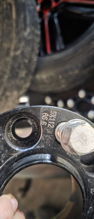 Sprzedam felgi R18 wraz z dystansami 30mm