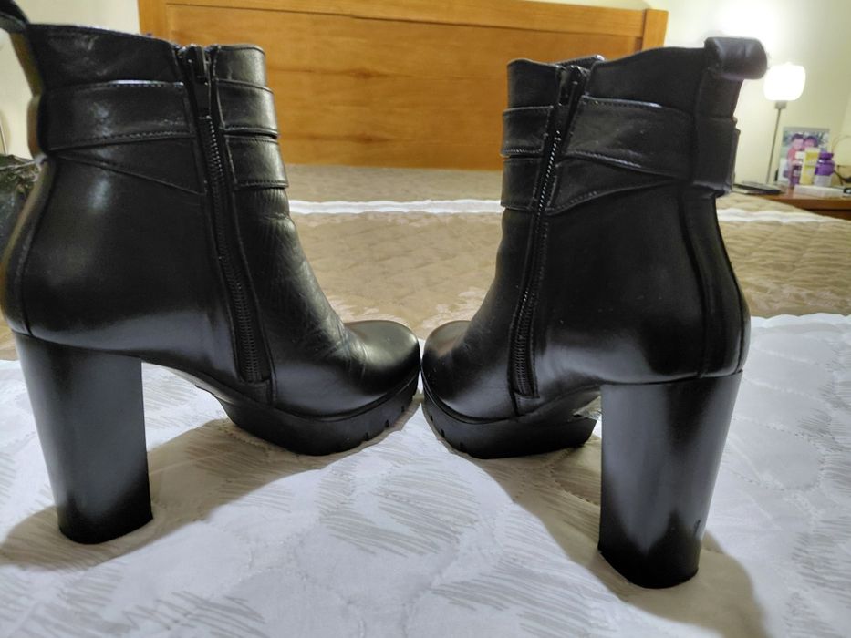 Botas pretas tamanho 35
