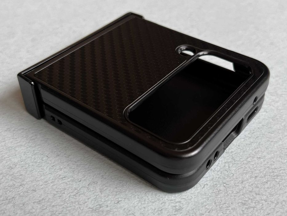 Samsung Galaxy Flip 4 чохол чорний Carbon розкладний матовий пластик